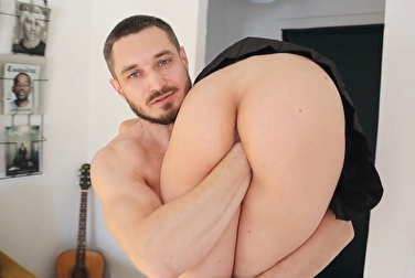 Целую руку засунул в пизду 🤯 Ты там что-то забыл? Не пойму!